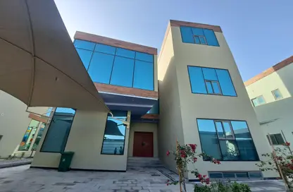 فيلا - 3 غرف نوم - 4 حمامات للايجار في الجنبية - المحافظة الشمالية