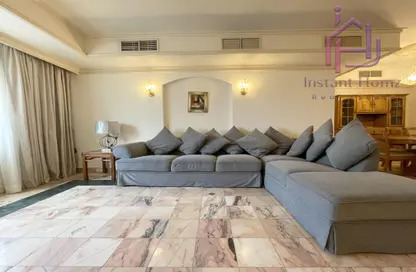 Apartment - 2 Bedrooms - 3 Bathrooms for rent in Al Juffair - Capital Governorate