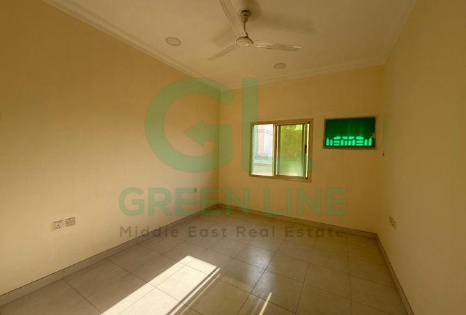 989588 - Property Image 3