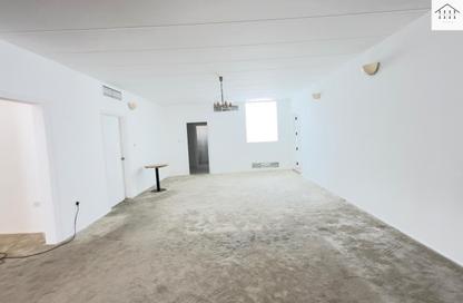 Compound - 5 Bedrooms - 6 Bathrooms for rent in Al Jasra - Northern Governorate