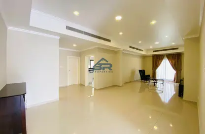 Compound - 3 Bedrooms - 3 Bathrooms for rent in Janabiya - Northern Governorate