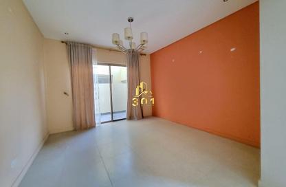 Compound - 4 Bedrooms - 5 Bathrooms for rent in Janabiya - Northern Governorate