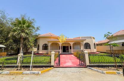 Villa - 4 Bedrooms - 5 Bathrooms for rent in Saar - Northern Governorate