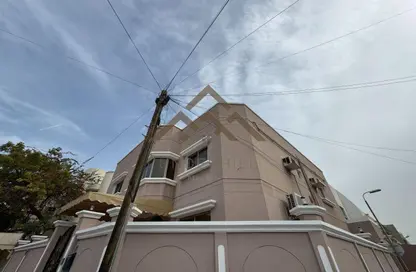 فيلا - 5 غرف نوم - 4 حمامات للايجار في عراد - المحرق