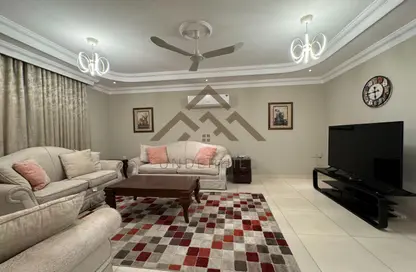 Villa - 5 Bedrooms - 4 Bathrooms for rent in Arad - Muharraq Governorate