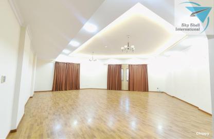 Apartment - 2 Bedrooms - 3 Bathrooms for rent in Seef - Capital Governorate