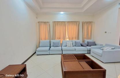 Compound - 3 Bedrooms - 5 Bathrooms for rent in Saar - Northern Governorate