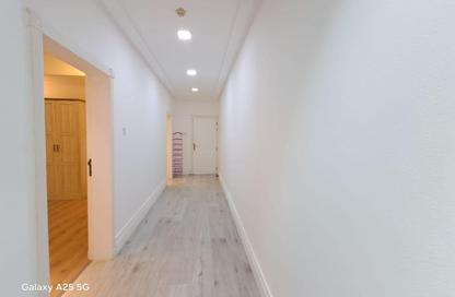Apartment - 2 Bedrooms - 2 Bathrooms for rent in Segaya - Manama - Capital Governorate