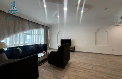 Apartment - 2 Bedrooms - 2 Bathrooms for rent in Sanabis - Manama - Capital Governorate