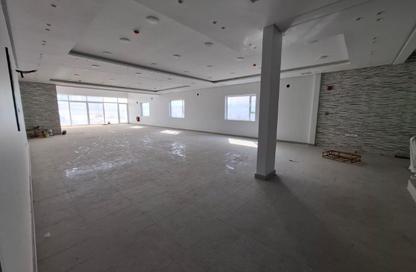 Show Room - Studio - 4 Bathrooms for rent in Al Qadam - Northern Governorate