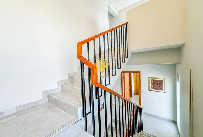 993553 - Property Image 2