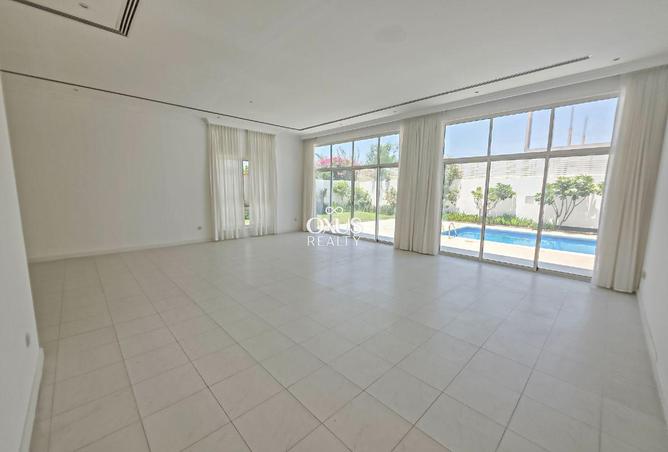 998623 - Property Image 3