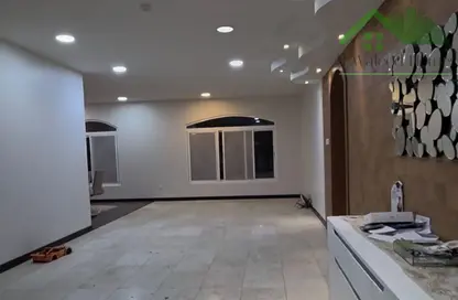 Apartment - 4 Bedrooms - 3 Bathrooms for rent in Arad - Muharraq Governorate