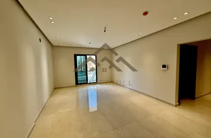 شقة - 4 غرف نوم - 3 حمامات للايجار في الحد - المحرق