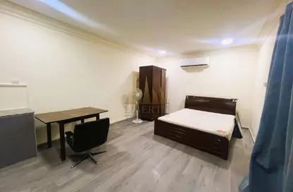 Apartment - Studio - 1 Bathroom for rent in Zinj - Manama - Capital Governorate