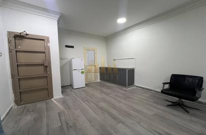 Apartment - Studio - 1 Bathroom for rent in Zinj - Manama - Capital Governorate