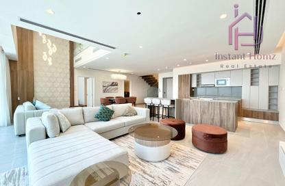 Duplex - 3 Bedrooms - 5 Bathrooms for rent in Seef - Capital Governorate