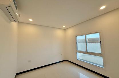 Apartment - 3 Bedrooms - 2 Bathrooms for rent in Sanad - Central Governorate