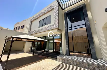 Villa - 5 Bedrooms - 6 Bathrooms for sale in Busaiteen - Muharraq Governorate