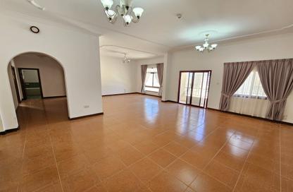 Apartment - 2 Bedrooms - 3 Bathrooms for rent in Seef - Capital Governorate