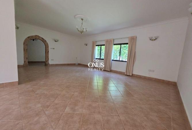 998616 - Property Image 2