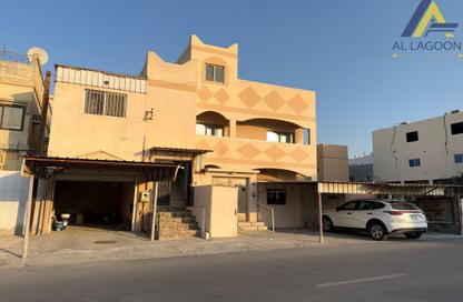 فيلا - 8 غرف نوم - 4 حمامات للبيع في عالي - المحافظة الوسطى