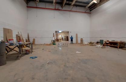 Warehouse - Studio - 2 Bathrooms for rent in Hidd - Muharraq Governorate