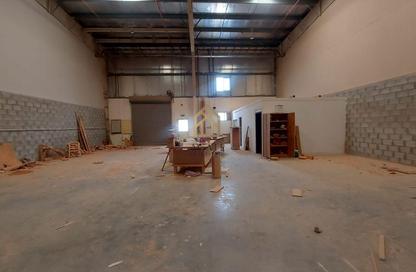 Warehouse - Studio - 2 Bathrooms for rent in Hidd - Muharraq Governorate