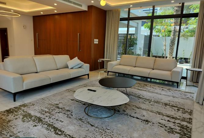 988221 - Property Image 2