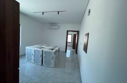 Apartment - 1 Bedroom - 2 Bathrooms for rent in Nuwaidrat - Central Governorate Apartment - 1 Bedroom - 2 Bathrooms for rent in Nuwaidrat - Central Governorate