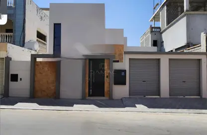 فيلا - 3 غرف نوم - 3 حمامات للبيع في عالي - المحافظة الوسطى