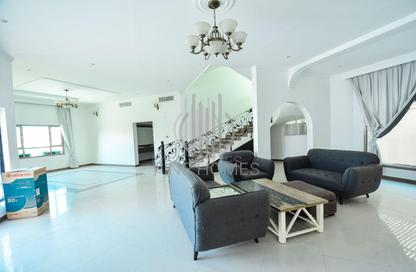 Villa - 4 Bedrooms - 5 Bathrooms for rent in Janabiya - Northern Governorate