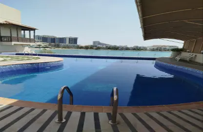 فيلا - 4 غرف نوم - 6 حمامات للايجار في أمواج - المحرق