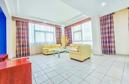 Apartment - 2 Bedrooms - 3 Bathrooms for rent in Al Juffair - Capital Governorate
