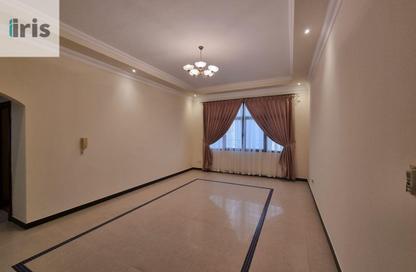 Apartment - 2 Bedrooms - 2 Bathrooms for rent in Al Juffair - Capital Governorate