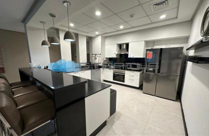 Apartment - 2 Bedrooms - 3 Bathrooms for rent in Reef Island - Capital Governorate