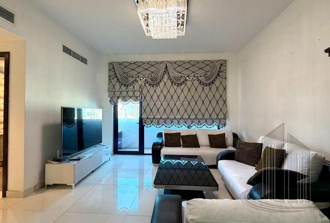 987025 - Property Image 2