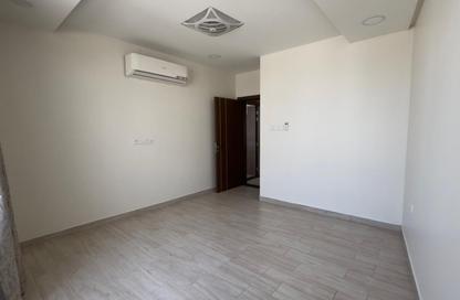 Apartment - 3 Bedrooms - 3 Bathrooms for rent in Tubli - Central Governorate