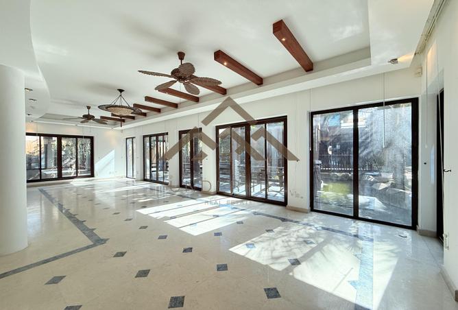 992781 - Property Image 2