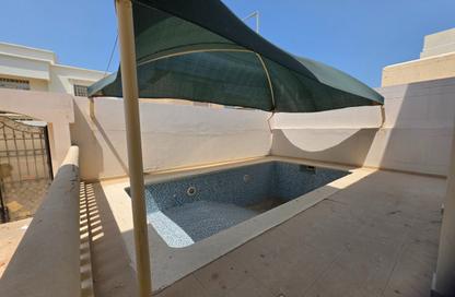 Villa - 5 - 6 for sale in Busaiteen - Muharraq Governorate