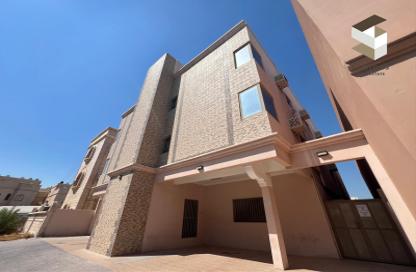 عمارة بالكامل - 8 غرف نوم - 8 حمامات للبيع في الحد - المحرق