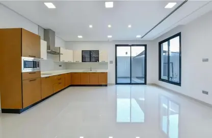 فيلا - 4 غرف نوم - 5 حمامات للايجار في توبلي - المحافظة الوسطى