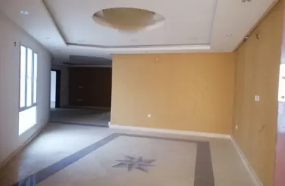 Villa - 5 Bedrooms - 5 Bathrooms for rent in Sanad - Central Governorate
