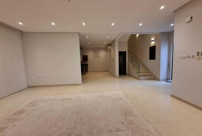 990477 - Property Image 3