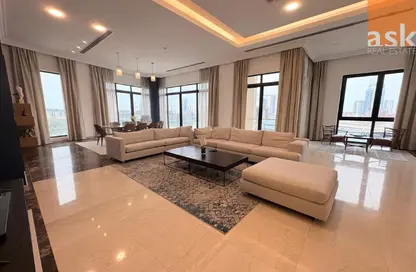 Apartment - 4 Bedrooms - 5 Bathrooms for rent in Reef Island - Capital Governorate