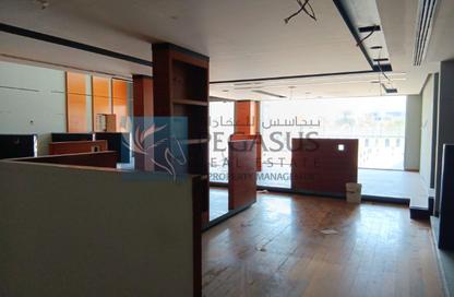 Show Room - Studio - 7+ Bathrooms for rent in Zinj - Manama - Capital Governorate