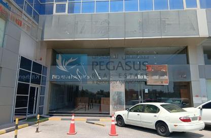 Show Room - Studio - 7+ Bathrooms for rent in Zinj - Manama - Capital Governorate