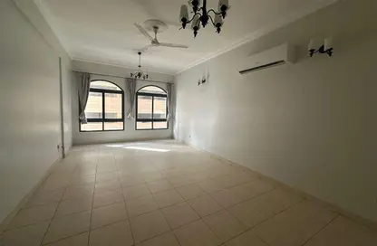 Apartment - 2 Bedrooms - 2 Bathrooms for rent in Al Burhama - Manama - Capital Governorate