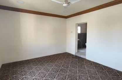 Apartment - 2 Bedrooms - 2 Bathrooms for rent in Salihiya - Manama - Capital Governorate