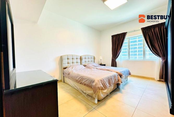 989828 - Property Image 2